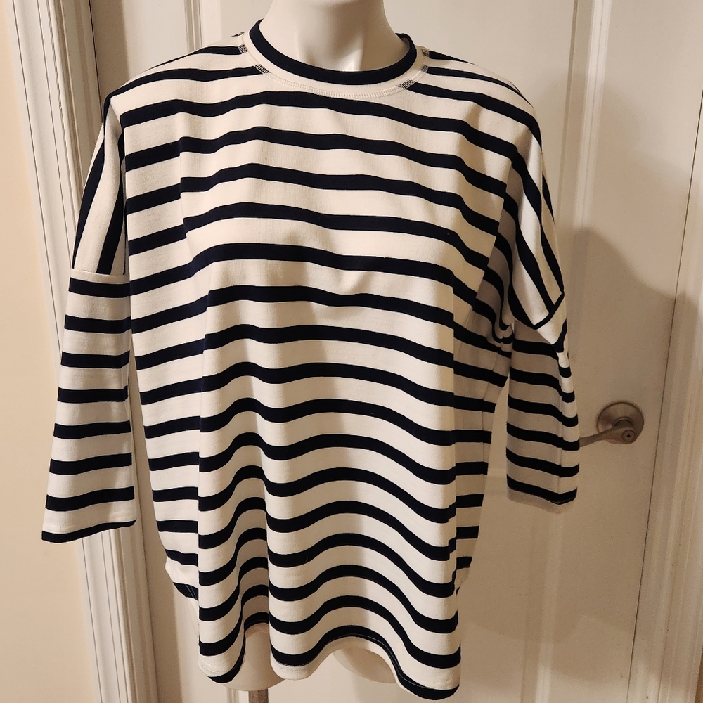 Toss Designs top stripes size Medium
